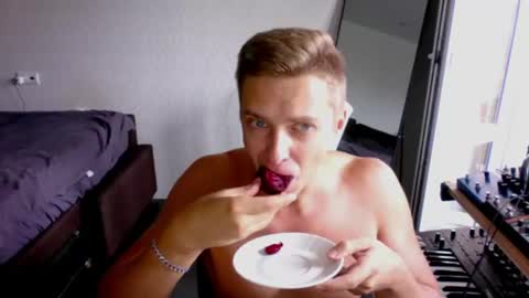 free your mind and your ass will follow online show from 07-21-26, 10:17