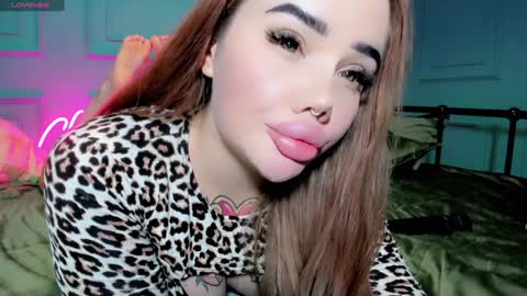 Snapshot of aira_vi chatting on 12-25-24, 04:00 Aira online show from 12-25-24, 04:00