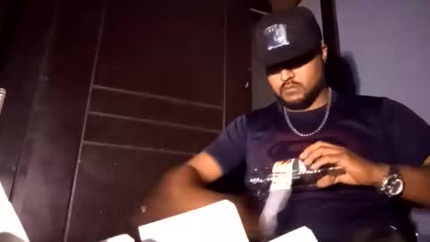 Snapshot of airoon91 chatting on 12-02-25, 10:53 airoon91 online show from 12-02-25, 10:53