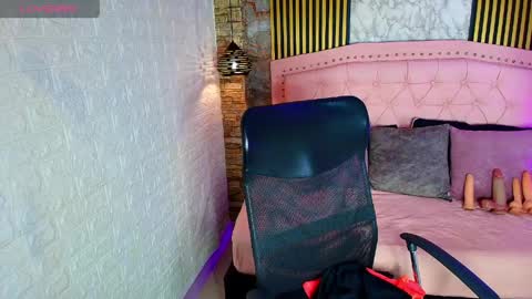 Snapshot of aisha__cambell chatting on 04-30-26, 10:21 aisha__cambell online show from 04-30-26, 10:21
