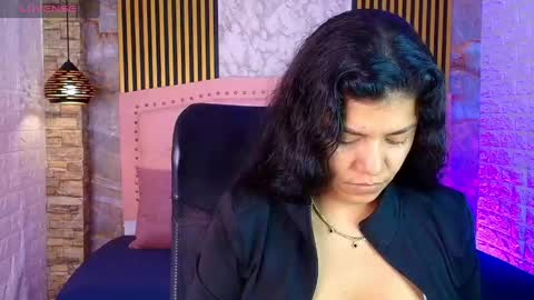 Snapshot of aisha__cambell chatting on 05-21-26, 11:17 aisha__cambell online show from 05-21-26, 11:17