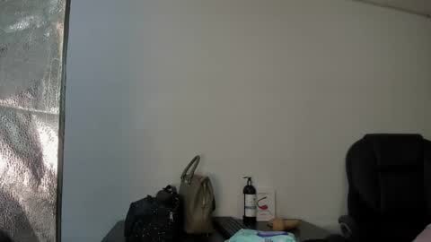 Aisha online show from 12-15-25, 02:27