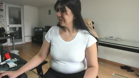Katie   online show from 06-01-26, 02:19