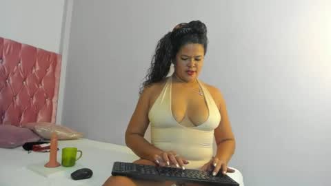Snapshot of aisha_moore chatting on 06-11-26, 07:23 AISHA MOORE online show from 06-11-26, 07:23