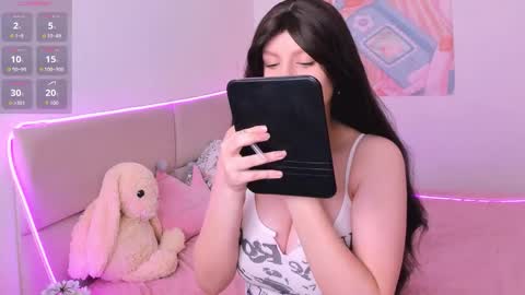 Aisha online show from 11-18-25, 09:14