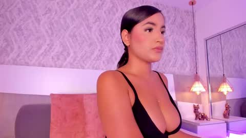 Aisha online show from 10-07-25, 05:43