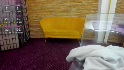 Aisha online show from 09-29-25, 04:06