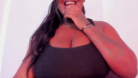 Snapshot of aishazaa chatting on 11-11-25, 03:23 aishazaa online show from 11-11-25, 03:23