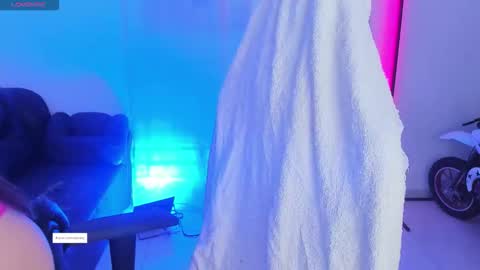 Snapshot of aishelyng20 chatting on 11-23-25, 05:24 aishelyng20 online show from 11-23-25, 05:24