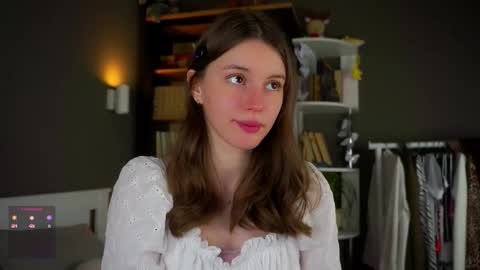 Snapshot of aislyfarran chatting on 11-24-25, 02:33 Aliza online show from 11-24-25, 02:33