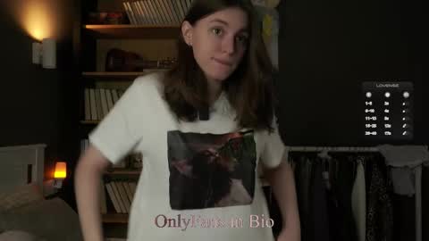 Snapshot of aislyfarran chatting on 02-01-26, 01:15 Aliza online show from 02-01-26, 01:15