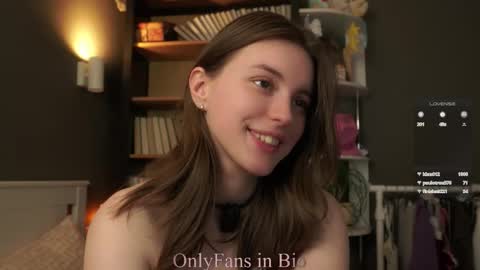 Snapshot of aislyfarran chatting on 02-03-26, 06:16 Aliza online show from 02-03-26, 06:16