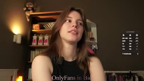 Snapshot of aislyfarran chatting on 02-08-26, 01:09 Aliza online show from 02-08-26, 01:09