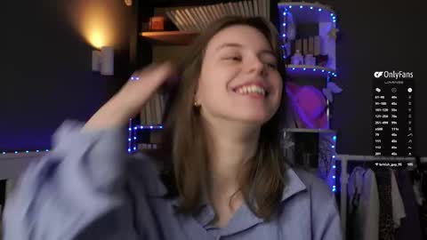 Snapshot of aislyfarran chatting on 02-21-26, 01:17 Aliza online show from 02-21-26, 01:17