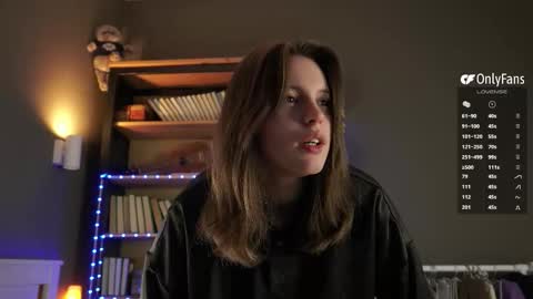 Snapshot of aislyfarran chatting on 02-27-26, 01:05 Aliza online show from 02-27-26, 01:05