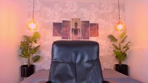 Snapshot of aitana_baker_ chatting on 12-18-25, 10:05 little aitana online show from 12-18-25, 10:05