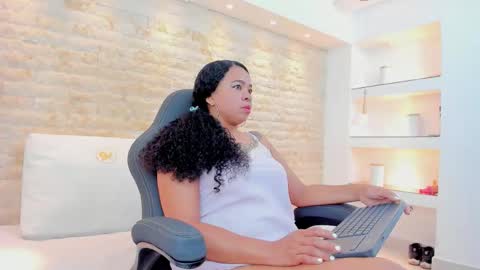 Snapshot of aitana_cole chatting on 02-26-26, 03:38 AITANA online show from 02-26-26, 03:38