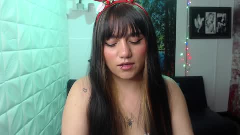 Aitana online show from 12-23-24, 09:29
