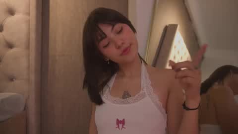 Snapshot of aitana_jhons chatting on 02-16-26, 11:39 Aitana Jhons online show from 02-16-26, 11:39