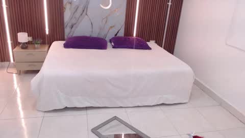 Snapshot of aixa_shaw chatting on 09-09-25, 12:05 AIXA online show from 09-09-25, 12:05