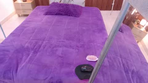 Snapshot of aixa_shaw chatting on 10-03-25, 12:24 AIXA online show from 10-03-25, 12:24