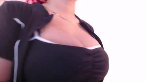 Snapshot of aixa_shaw chatting on 11-11-25, 01:11 AIXA online show from 11-11-25, 01:11