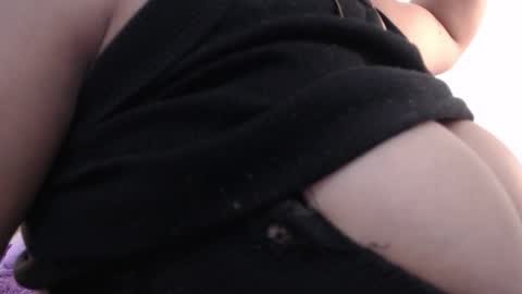 Snapshot of aixa_shaw chatting on 11-21-25, 12:37 AIXA online show from 11-21-25, 12:37