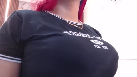 Snapshot of aixa_shaw chatting on 11-22-25, 12:15 AIXA online show from 11-22-25, 12:15