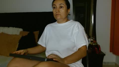 Snapshot of akanekihm chatting on 06-11-26, 09:07 MIRANDA online show from 06-11-26, 09:07