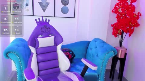 Snapshot of akaza_hakuji_ chatting on 10-22-25, 12:27 Azaka online show from 10-22-25, 12:27