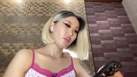 Snapshot of akemi_jp chatting on 10-08-25, 05:10 Akemi online show from 10-08-25, 05:10