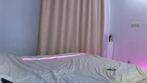 Snapshot of akerya chatting on 11-26-25, 01:17 Hi Im Oli online show from 11-26-25, 01:17