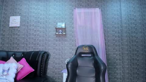 Snapshot of akimmidoll chatting on 11-08-25, 01:11 Akimmidoll GMT-5 0630 -1330 online show from 11-08-25, 01:11