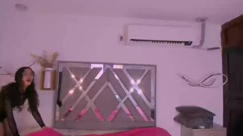 Snapshot of akira_hime chatting on 09-19-25, 04:25 Akira online show from 09-19-25, 04:25