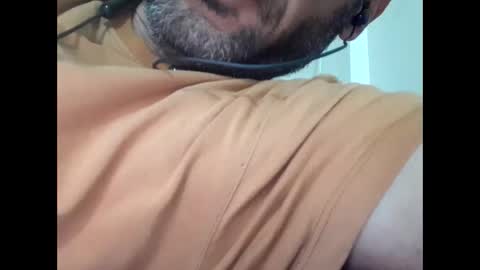 Brown arab man online show from 04-26-26, 07:00