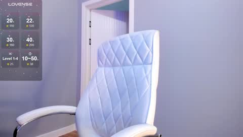 Snapshot of akura_01 chatting on 09-23-25, 04:59 Akura is here 3 online show from 09-23-25, 04:59