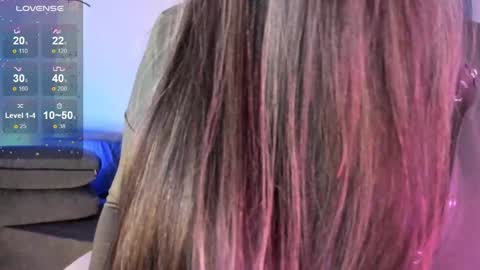 Snapshot of akura_01 chatting on 10-17-25, 05:32 Akura is here 3 online show from 10-17-25, 05:32