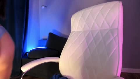 Snapshot of akura_01 chatting on 11-15-25, 02:31 Akura is here 3 online show from 11-15-25, 02:31