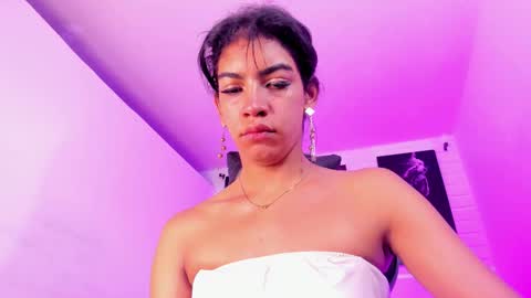 Snapshot of alahia__rodriguez chatting on 11-17-25, 12:00 Alahia Rodriguez online show from 11-17-25, 12:00