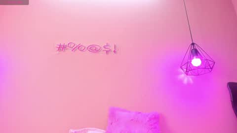 Snapshot of alahia_betancur chatting on 02-03-25, 03:06 Alahia online show from 02-03-25, 03:06