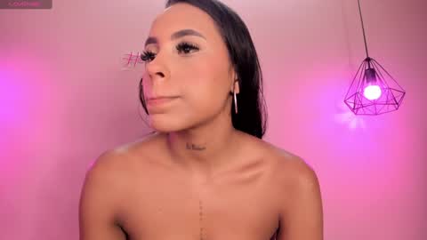 Snapshot of alahia_betancur chatting on 02-07-25, 06:02 Alahia online show from 02-07-25, 06:02