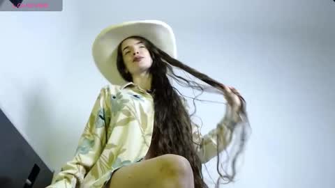 Snapshot of alahia_sky chatting on 11-21-25, 09:52 online show from 11-21-25, 09:52