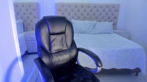 Snapshot of alahiaa1_ chatting on 02-17-25, 12:27 Alahia online show from 02-17-25, 12:27