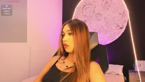 Snapshot of alahiaa1_ chatting on 10-16-25, 05:52 Alahia online show from 10-16-25, 05:52