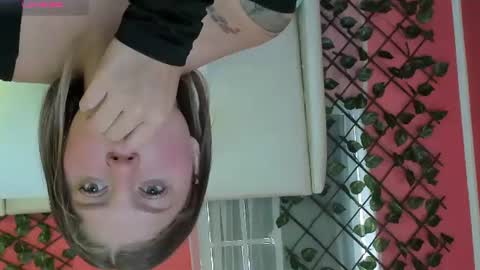Snapshot of alaia_greyy chatting on 06-22-26, 12:35 Alaia online show from 06-22-26, 12:35