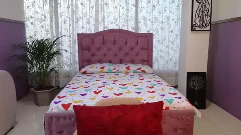 Alaia Skater online show from 10-05-25, 11:52