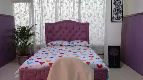 Alaia Skater online show from 10-20-25, 11:21