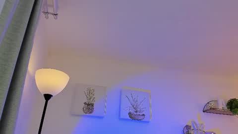 Snapshot of alaiarogerss chatting on 06-10-26, 10:47 online show from 06-10-26, 10:47