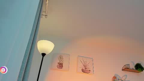 Snapshot of alaiarogerss chatting on 06-19-26, 10:41 online show from 06-19-26, 10:41