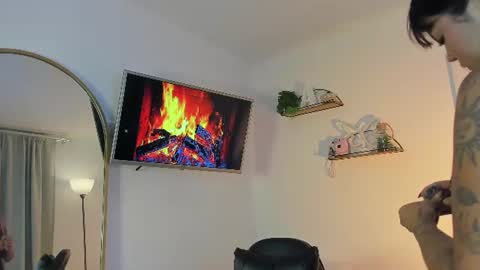 Snapshot of alaiarogerss chatting on 06-22-26, 10:45 online show from 06-22-26, 10:45
